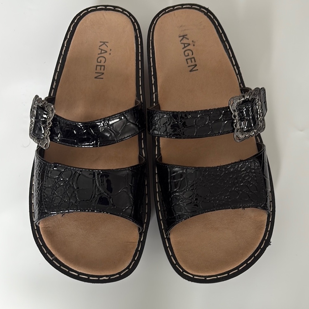 NWB- Kågen Black Croc-Embossed  Slip Resistant Slide Sandals (size 10)